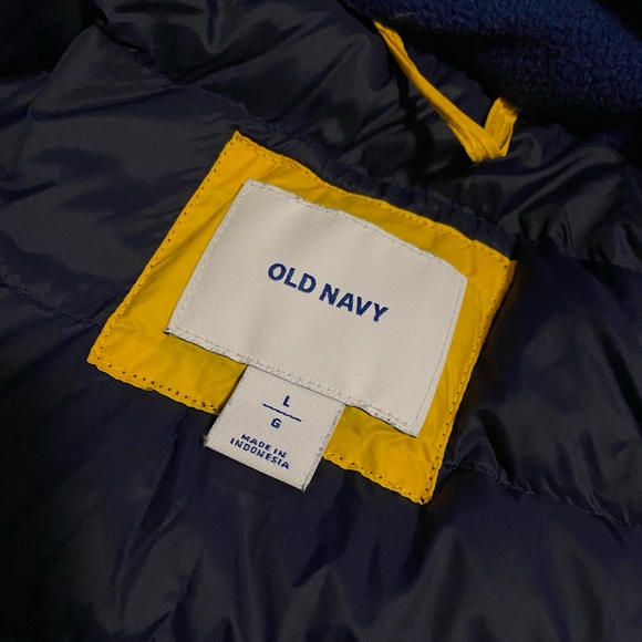 Old Navy Water Resistant Puffer Jacket - Picture 3 of 4